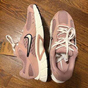 Nike V5 RNR Sneakers